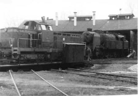 Fotografie ze zahájení oprav na lokomotivě 464.008