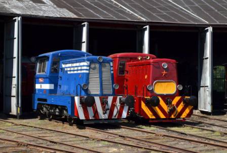 "Bobíci," lokomotivy řady T211.0 a T211.2 před rotundou