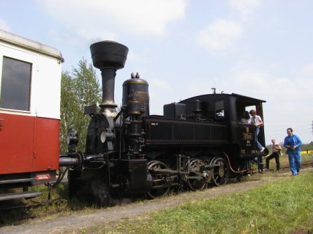 Parní lokomotiva 310.006 při nostalgické jízdě na akci ve Všestarech