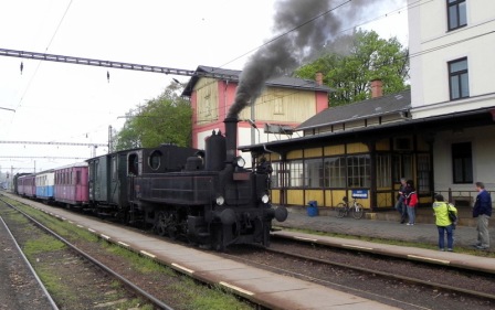 Parní lokomotiva 310.0134 při nostalgické jízdě na nádraží Jaroměř