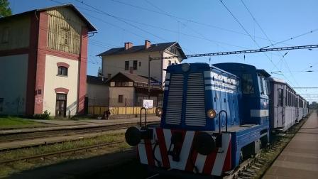 Motorový nostalgický vlak s lokomotivou řady T211