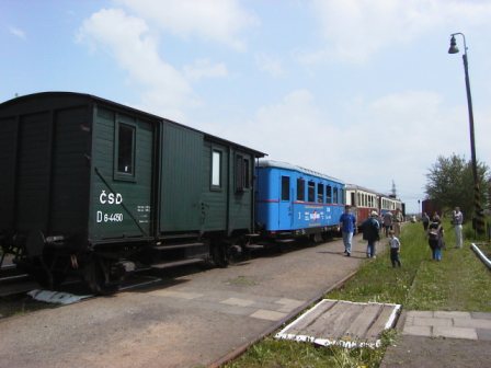 Nostalgický vlak na akci ve Všestarech