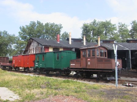 Posun nákladních vozů vedle rotundy