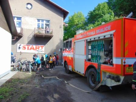 Start pochodu Václavice - Havlovice ve Václavicích a doplňování vody